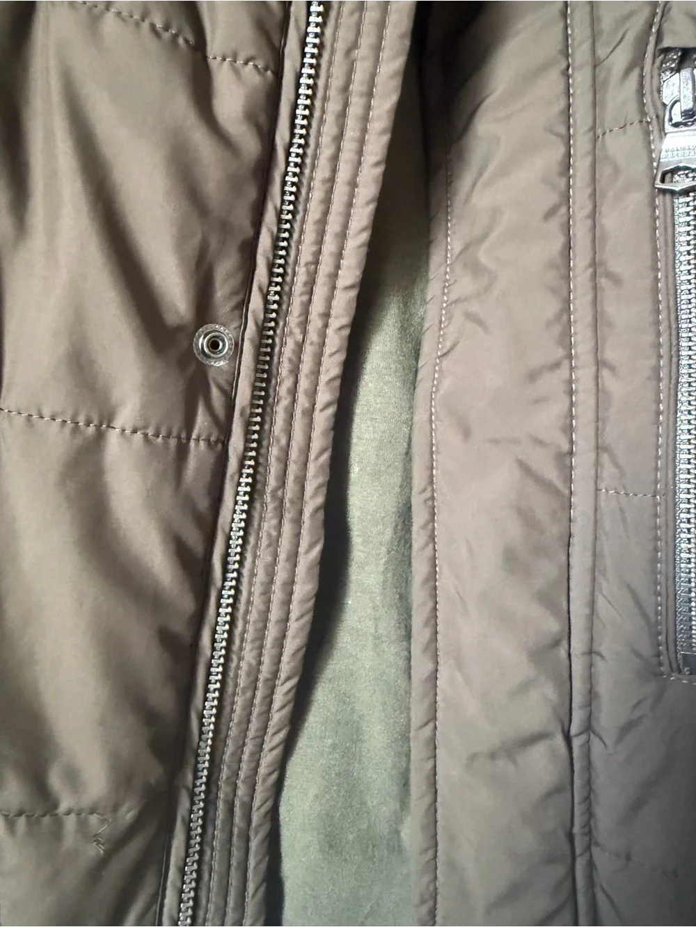 Banana Republic Men's Quilted Olive Vest Jacket Zip Pockets Lightweight Fall